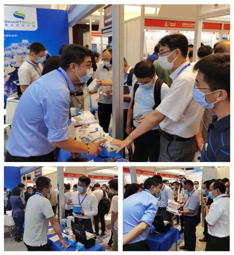 Attendees at a SmartSolo booth examine seismic nodes and seismometers for geophysical exploration and earthquake monitoring.