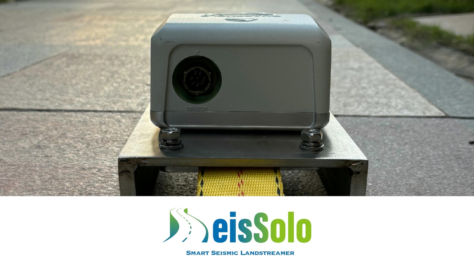 SmartSolo seismometer node for seismic survey and geophysical exploration. Text: "SeisSolo SMART SEISMIC LANDSTREAMER".