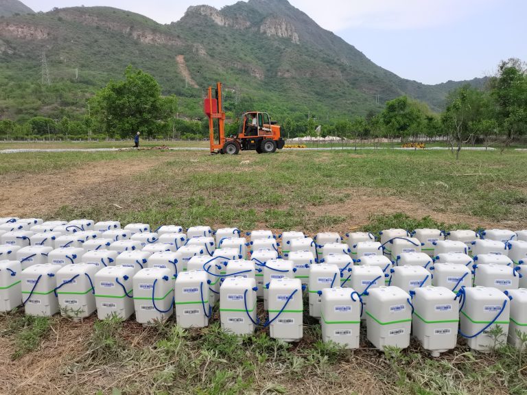 Rows of SmartSolo nodes with blue ropes and green labels are ready for the Beijing Seismological Bureau Fangshan 4500 Acceptance Project - Heavy Hammer Excitation seismic survey.